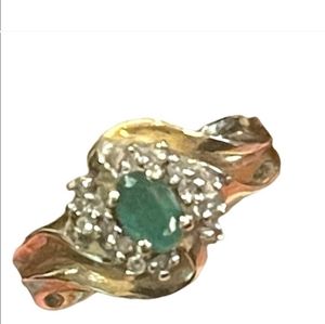 Vintage 1960s 10k Real Gold Real diamond & Emerald dinner Ring